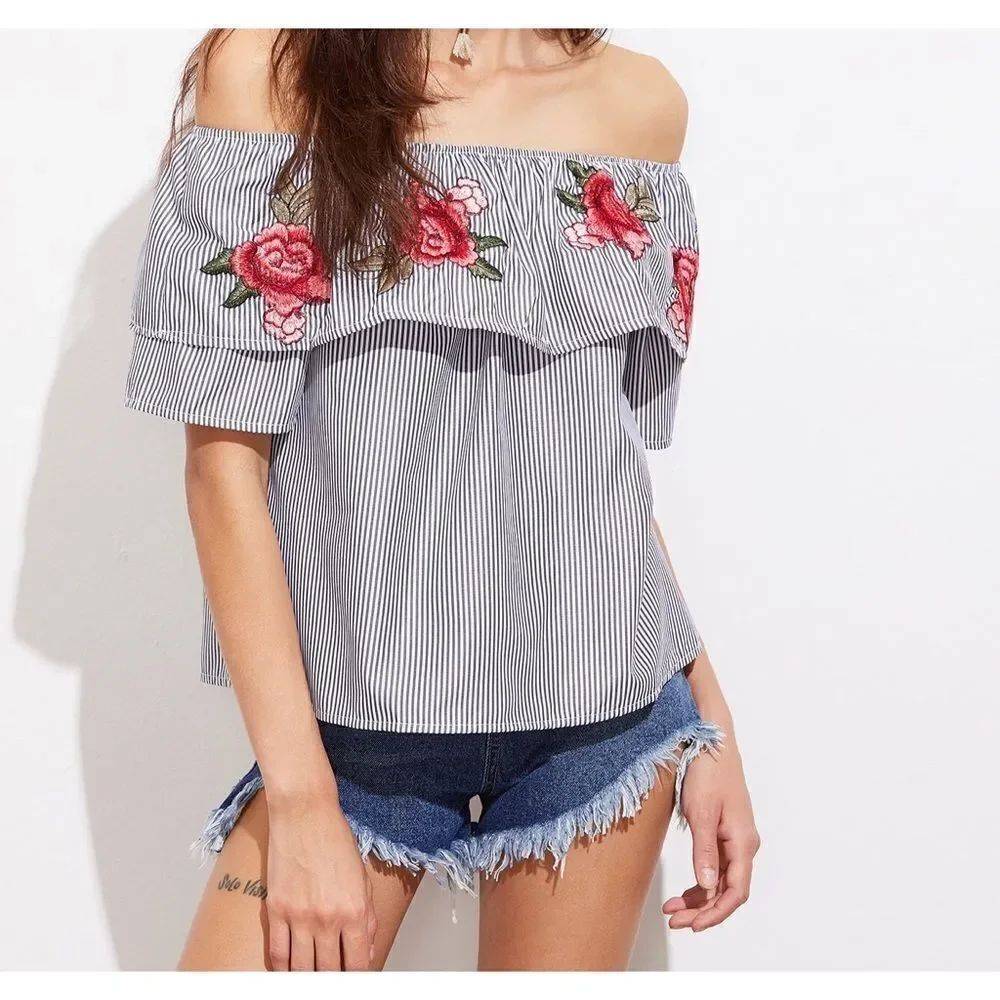 ✨HP✨Flounce Layered Neckline Embroidered Top✨